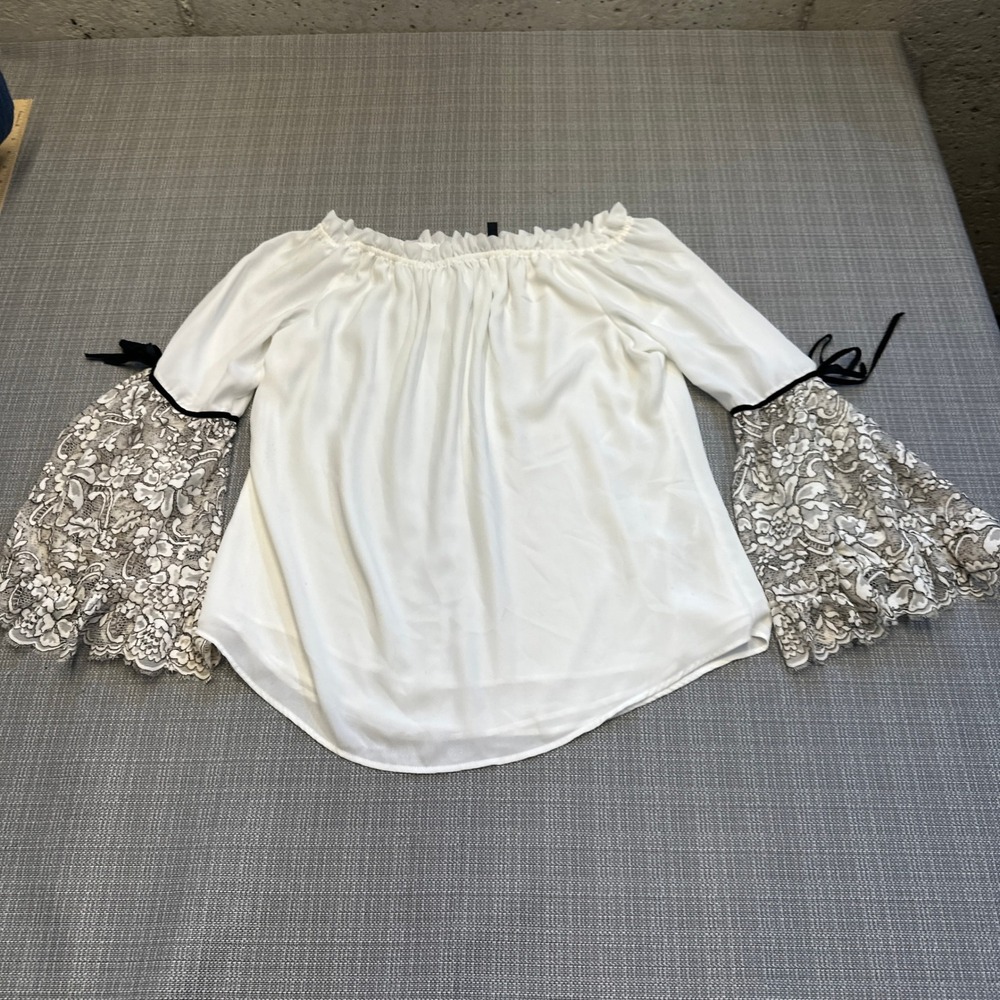 WHBM Lace Bell Sleeve Off Shoulder Peasant Top Medium White‎ Boho Romantic